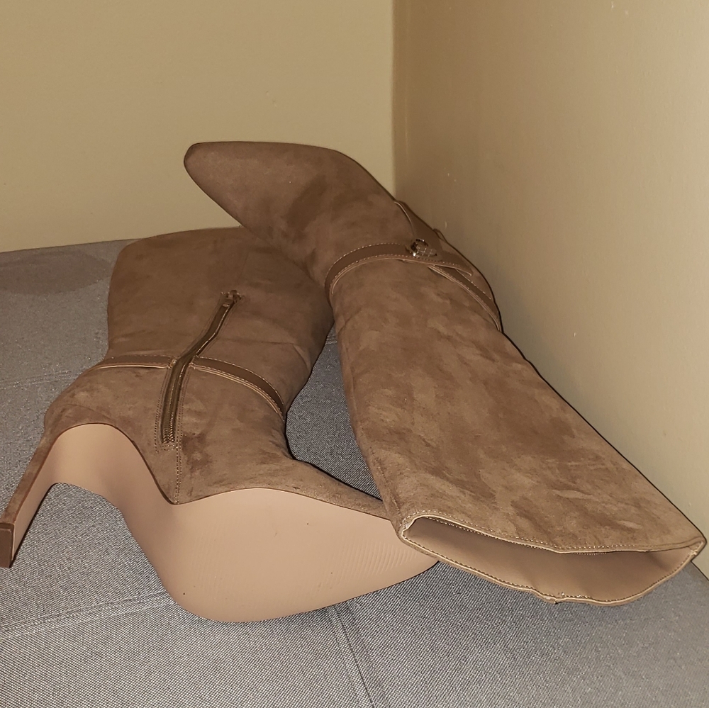 Heeled calf boot - Picture 4 of 4